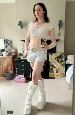 Abigail Thorn Nude  Leaks 4 Photos