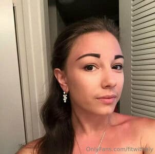 Alexis Rodriguez Nude  Leaks 3 Photos