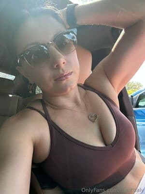 Alexis Rodriguez Nude  Leaks 2 Photos