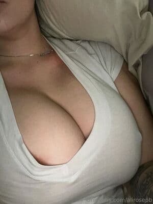 Ali Rose Nude  Leaks 4 Photos