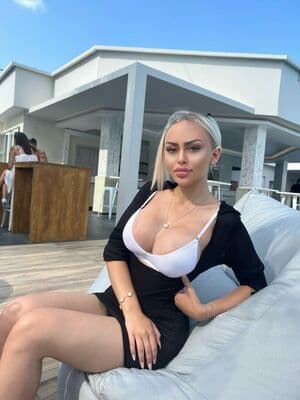 Alicia Bell Nude OnlyFans Leaks 4 Photos