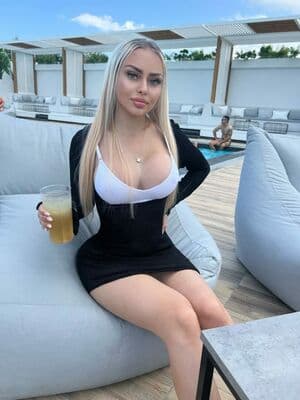 Alicia Bell Nude OnlyFans Leaks 4 Photos