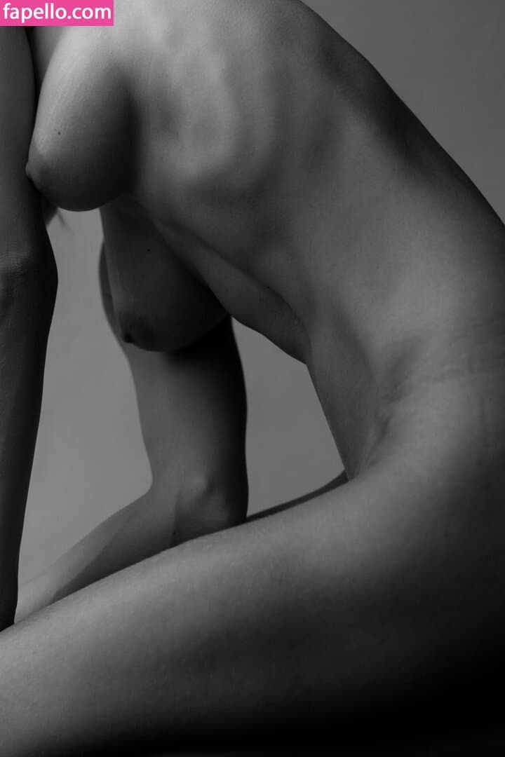 Alison Cossenet Nude  Leaks 5 Photos