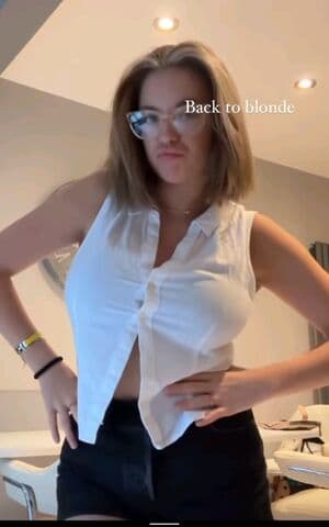 Allie Sherlock Nude  Leaks 4 Photos