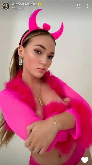 Alyssa Mckay Nude  Leaks 5 Photos