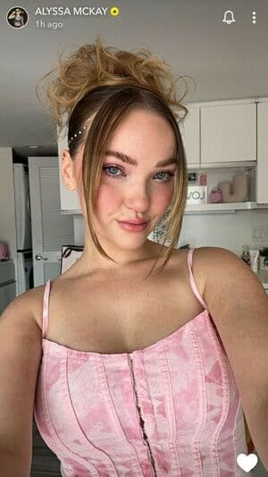 Alyssa Mckay Nude  Leaks 5 Photos