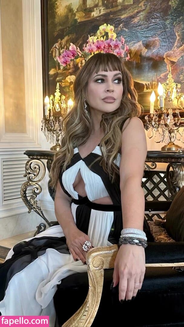 Alyssa Milano Nude  Leaks 4 Photos