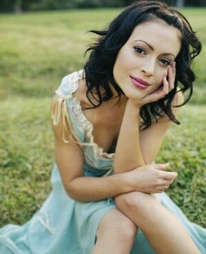 Alyssa Milano Nude  Leaks 3 Photos