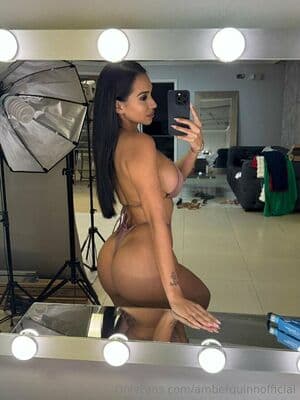 Amber Quinn Nude  Leaks 2 Photos