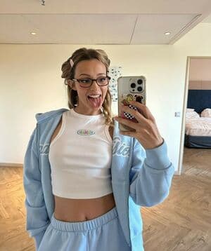 Angèle Van Laeken Nude  Leaks 2 Photos