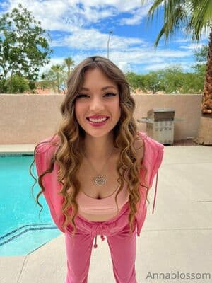 Anna Blossom Nude  Leaks 4 Photos