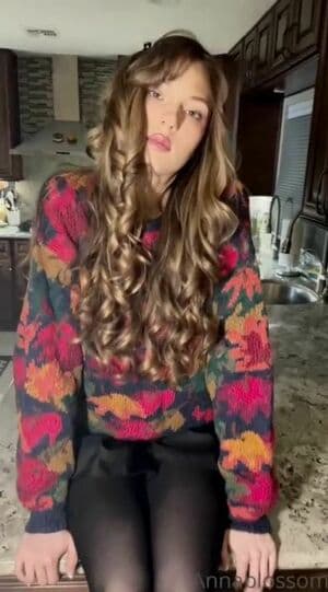 Anna Blossom Nude  Leaks 4 Photos