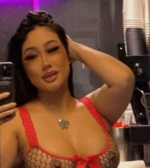 Beamer Babe Nude  Leaks 4 Photos