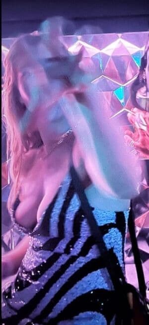 Becky Hill Nude  Leaks 2 Photos