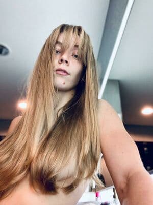 Becky Hill Nude  Leaks 2 Photos