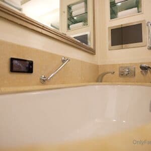 Click to view full size bigtittygothegg Nude Leaks 6 Photos