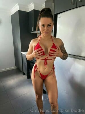 Biker Biddie Nude OnlyFans Leaks 4 Photos