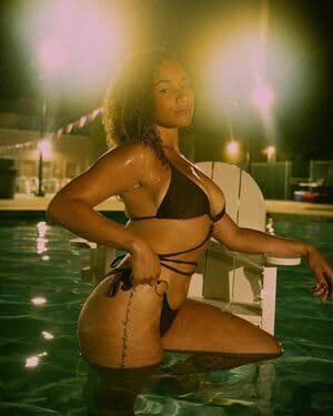 Camille Woodward Nude  Leaks 4 Photos