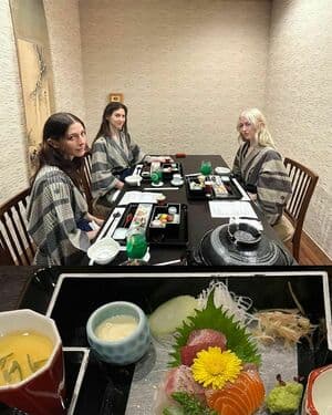 Caroline Polachek Nude  Leaks 11 Photos