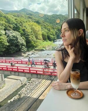 Caroline Polachek Nude  Leaks 11 Photos