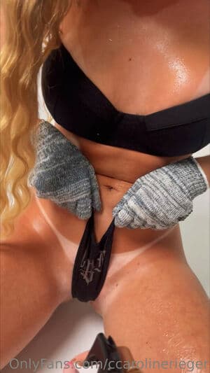 Caroline Rieger Nude  Leaks 8 Photos