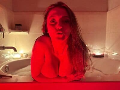 Charis Sellick Nude  Leaks 3 Photos