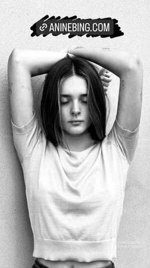 Charlotte Lawrence Nude OnlyFans Leaks 6 Photos