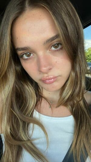Charlotte Lawrence Nude OnlyFans Leaks 6 Photos