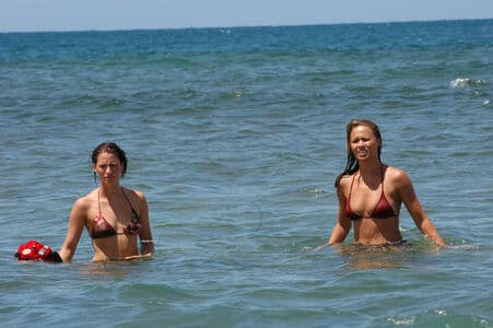 Chyler Leigh Nude  Leaks 6 Photos