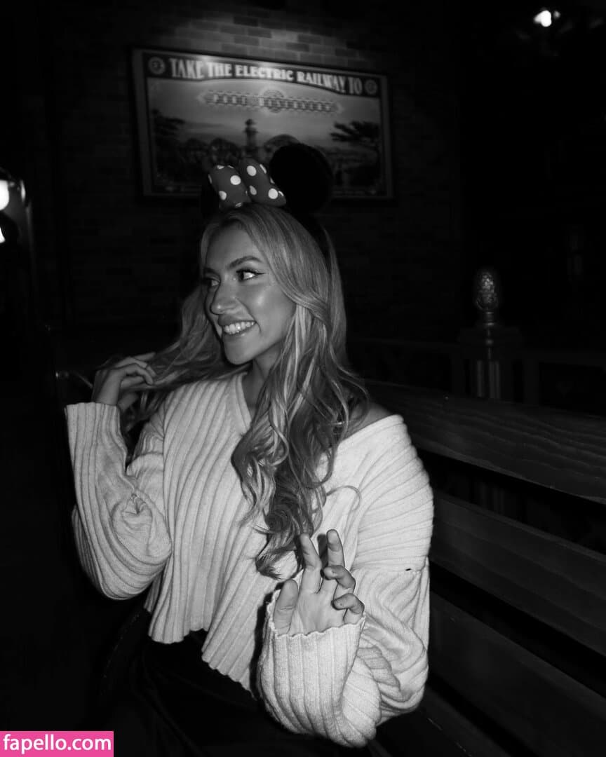 Clara Gomez Nude  Leaks 12 Photos