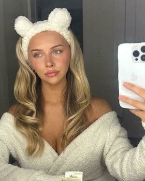 Courtney Antalek Nude  Leaks 19 Photos