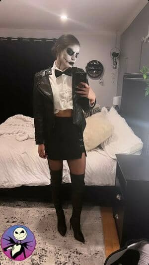 Courtney Hope Nude OnlyFans Leaks 2 Photos