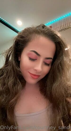 Courtney Sanderson Nude OnlyFans Leaks 4 Photos