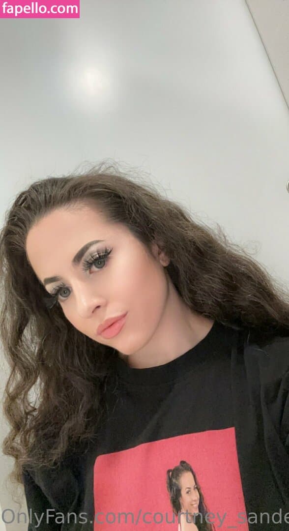 Courtney Sanderson Nude OnlyFans Leaks 4 Photos