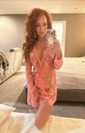 Dakota Blushing Nude  Leaks 4 Photos