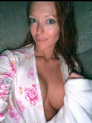 Dakota Blushing Nude  Leaks 5 Photos