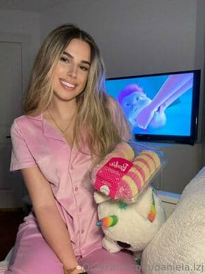 Daniela.lzj Nude  Leaks 3 Photos