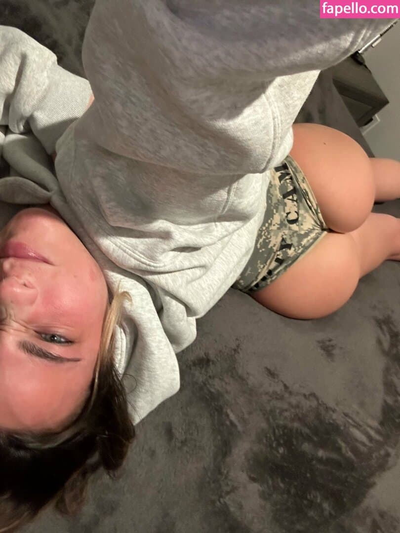 Danielle Cooper Nude  Leaks 3 Photos