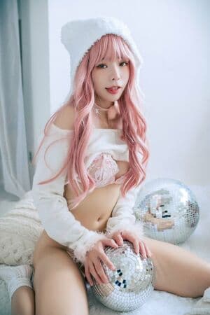 Ed Mosaic Nude  Leaks 2 Photos