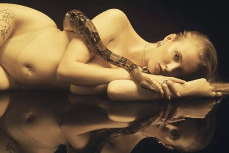 Eliza Goldsmith Nude  Leaks 5 Photos