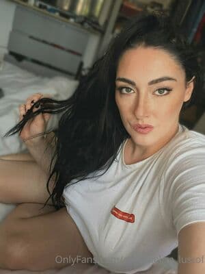 Eliza Lust Nude  Leaks 5 Photos