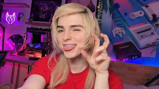 Ella Hollywood Nude  Leaks 5 Photos