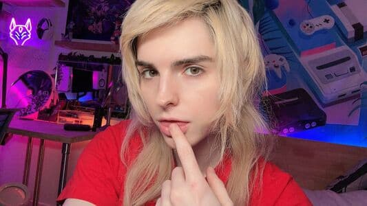 Ella Hollywood Nude  Leaks 5 Photos