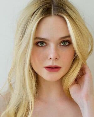 Elle Fanning Nude  Leaks 3 Photos