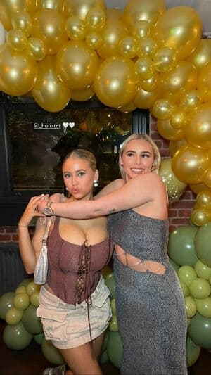 Faye Hanson Nude  Leaks 2 Photos