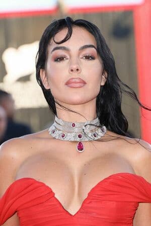 Georgina Rodriguez Nude  Leaks 17 Photos