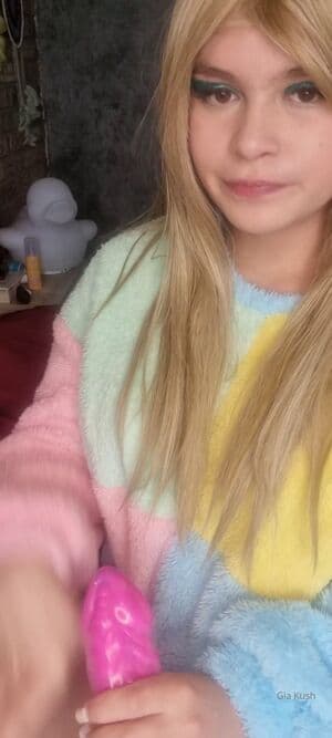 Gia Kush Nude  Leaks 4 Photos