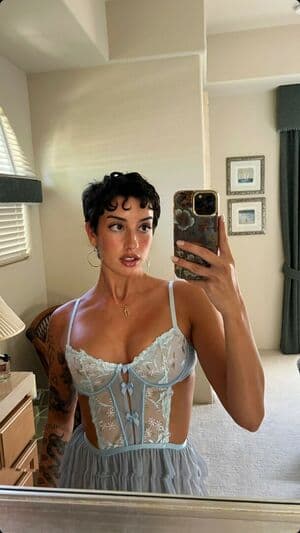 Gianna Evelyn Nude  Leaks 6 Photos