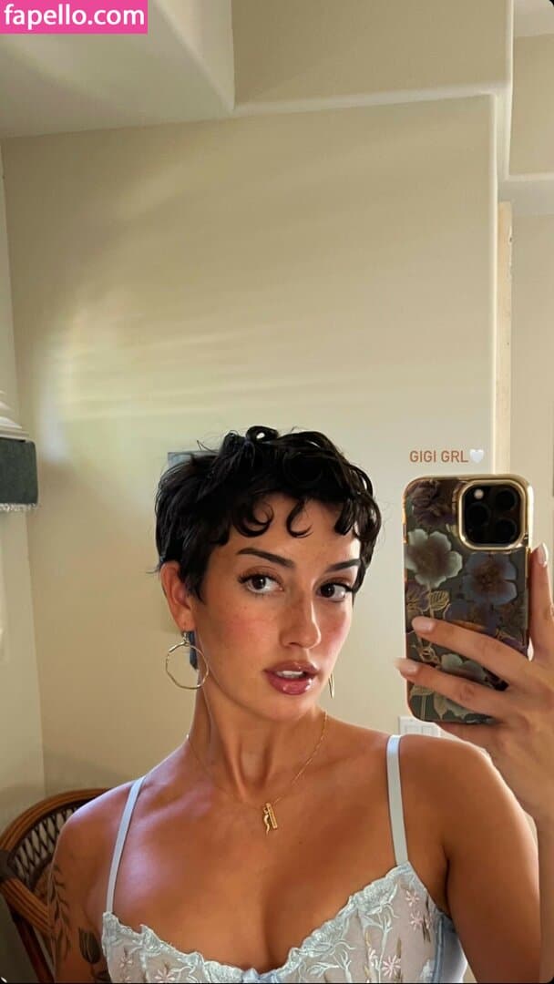 Gianna Evelyn Nude  Leaks 6 Photos