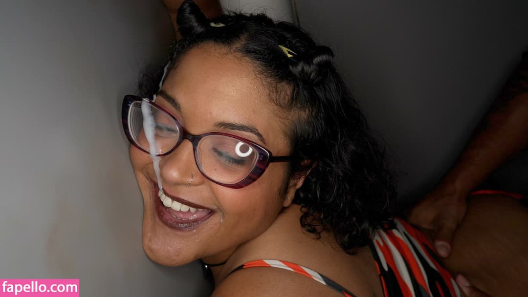 Gloryhole Swallow Nude  Leaks 5 Photos